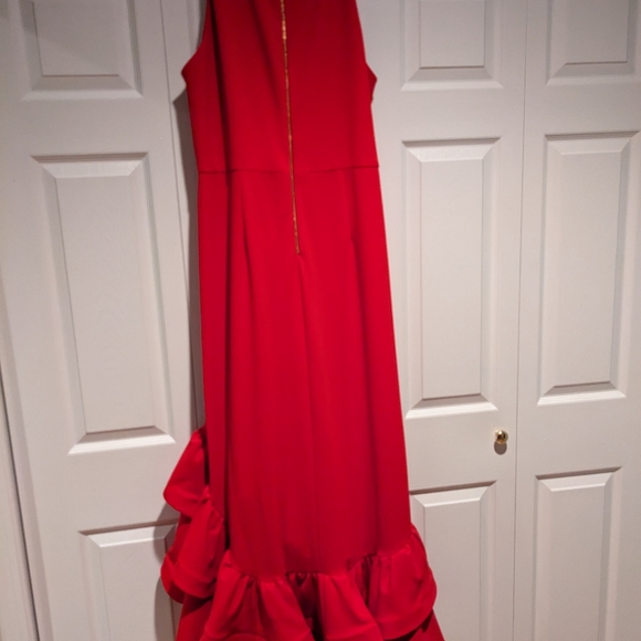 Red evening gown - Picture 5 of 6